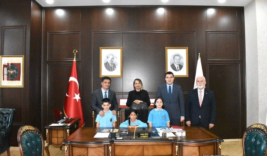 Toprakkale’de 23 Nisan Coşkusu: Öğrenciler Makamda