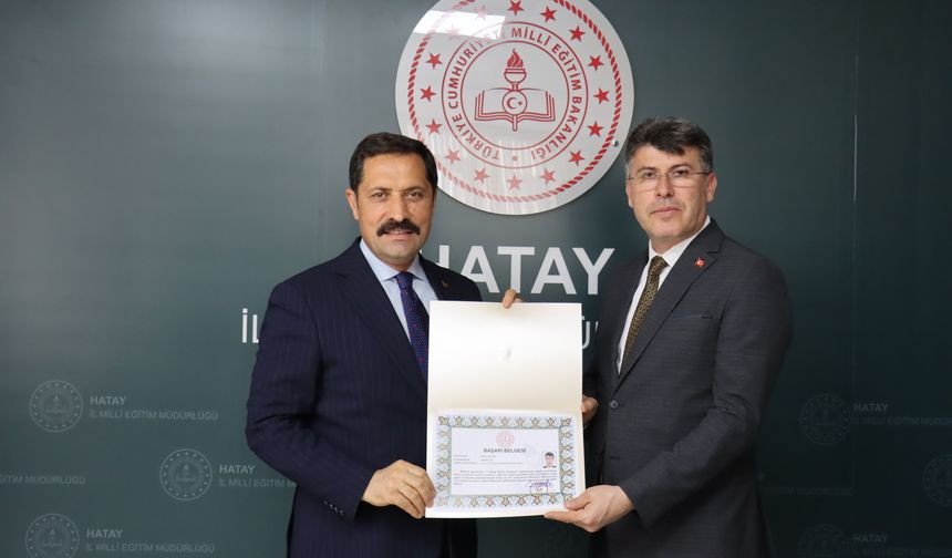 Vali Masatlı '2. Hatay Robot Yarışması'nda görev alan ekibe başarı belgesi verdi