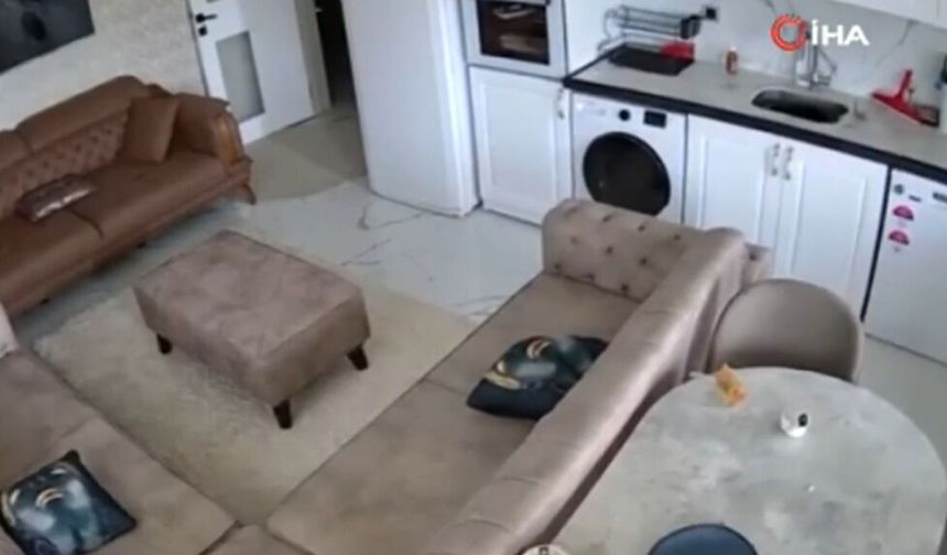 Van’da 5.2 Büyüklüğünde Deprem Kamerada