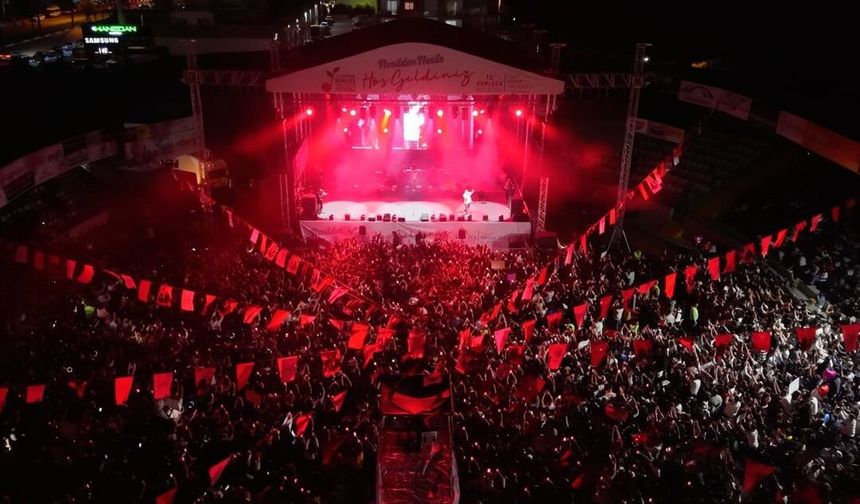 27. Tarım ve Seracılık Festivali'nde rap şarkıcısı Poizi sahne aldı