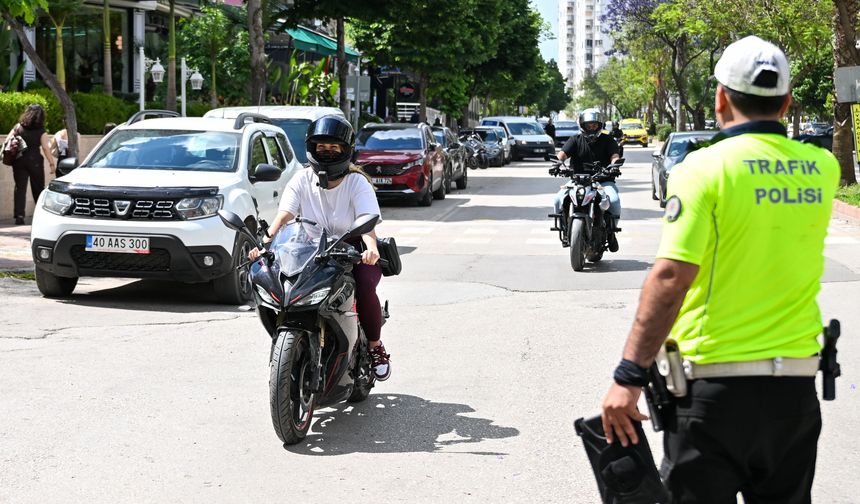 Adana'da trafik uygulamasında 274 motosiklet sürücüsüne para cezası verildi