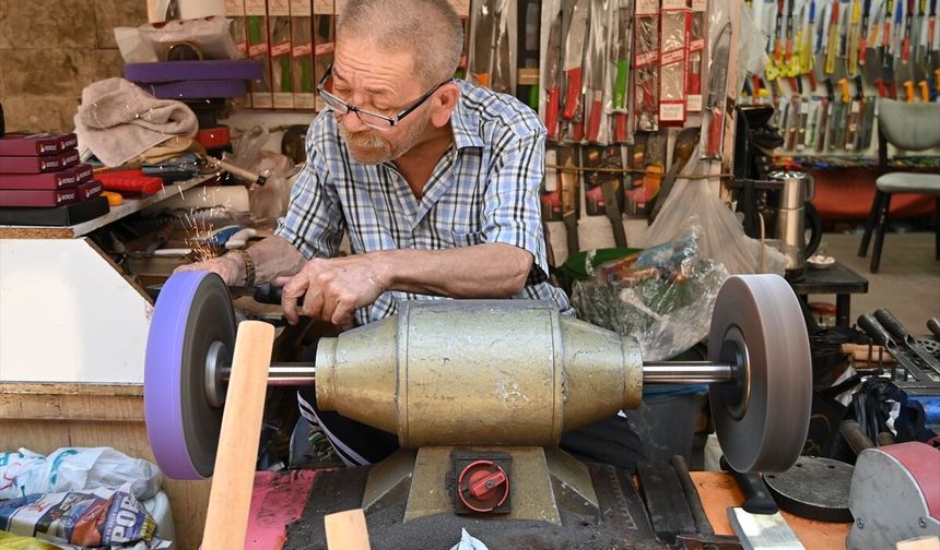 Antalya'da bıçakçıların Kurban Bayramı mesaisi sürüyor