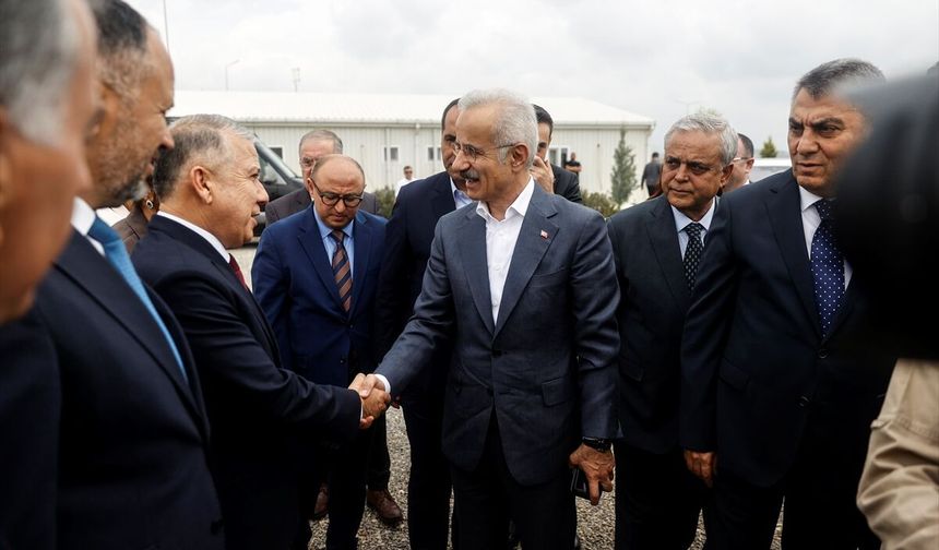 Bakan Uraloğlu, Çeşmeli-Kızkalesi Otoyol Projesi'nde incelemelerde bulundu: