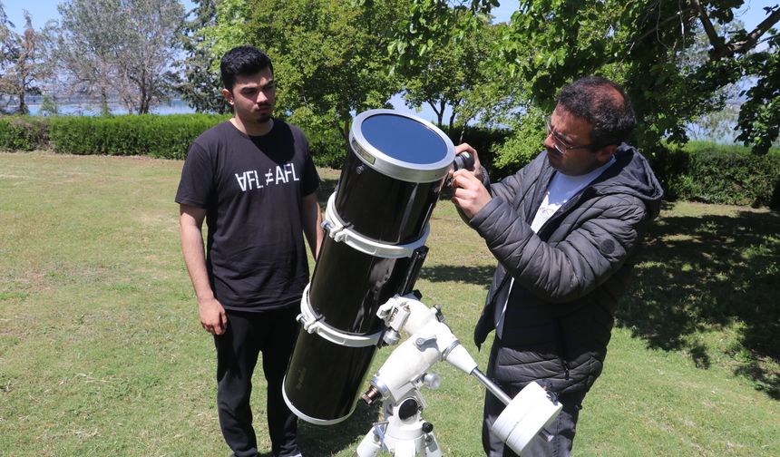 Bilim Olimpiyatları'nda ödül kazanan liseli Deniz Batu astronomi ve astrofizikte ilerlemek istiyor