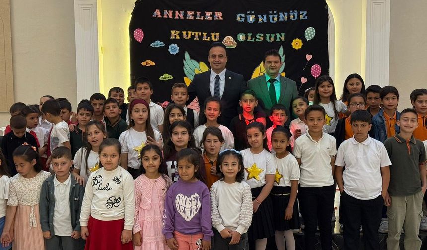 Böcekli'de 110 Öğrencili Anneler Günü Sürprizi Duygulandırdı