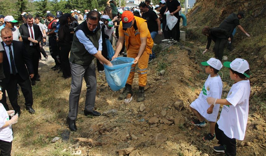 Bozyazı ilçesinde ormanlık alanda temizlik yapıldı