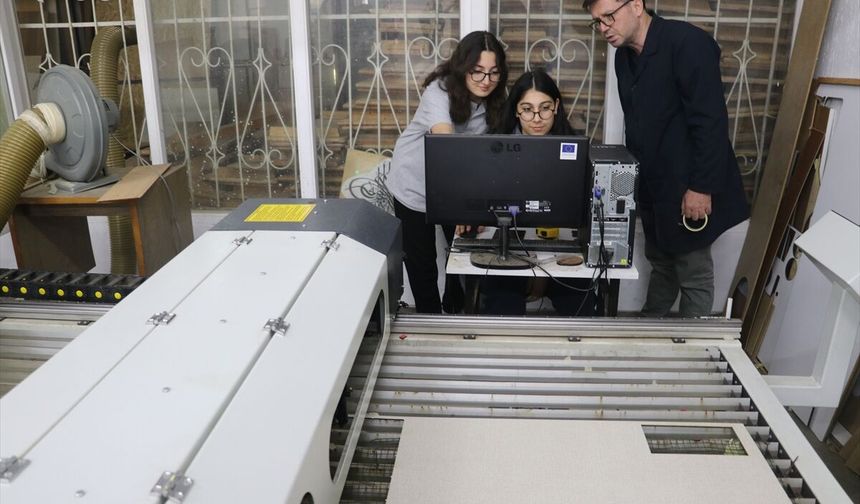 Devlet desteğiyle modernize edilen atölyeden hem öğrenciler hem kursiyerler faydalanıyor