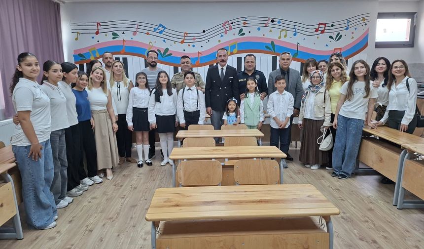 Erzin’de Eğitim Ziyareti: Kaymakam Özaydın Öğrencilerle Buluştu