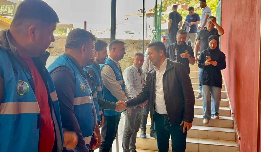 Feke Belediye Başkanı Cömert Özen, belediye personeliyle bayramlaştı