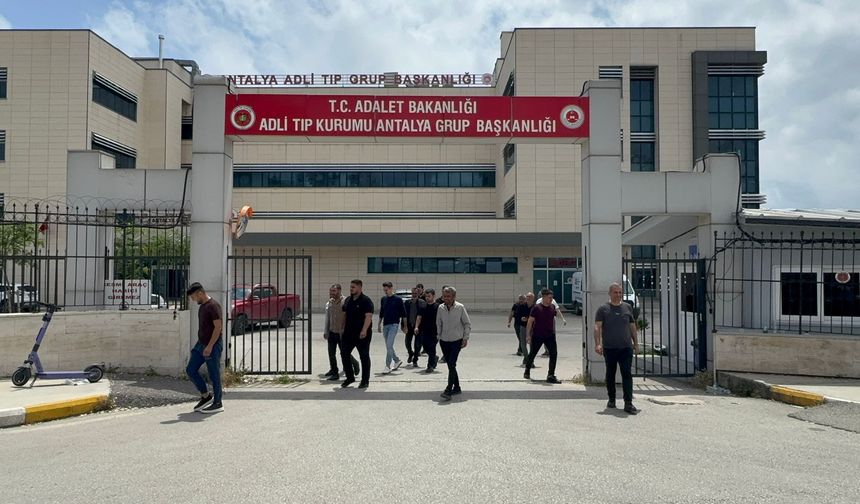 GÜNCELLEME - Antalya'da silahlı kavgada 3 kişi hayatını kaybetti