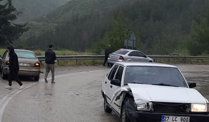 Osmaniye’de Kaygan Yol Kazaya Neden Oldu