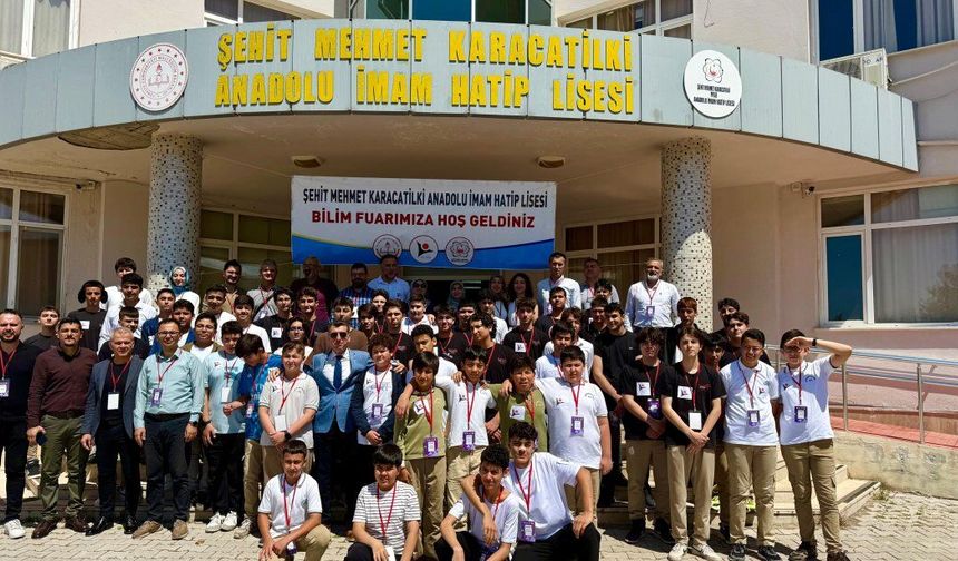 Kadirli’de TÜBİTAK 4006 Bilim Fuarı Büyük İlgi Gördü