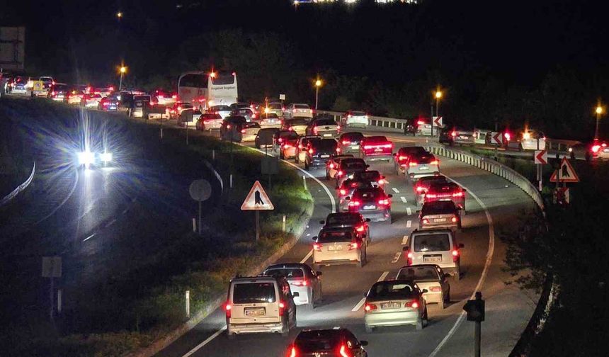 Kemikli Rampalarında Kilometrelerce Kuyruk