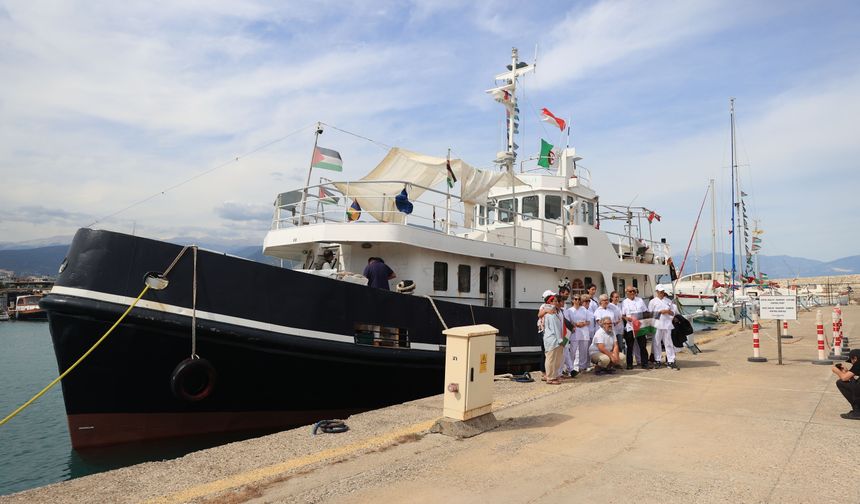 Küresel Sumud Filosu'nda arızalanan 'Family' isimli tekne Finike'ye getirildi