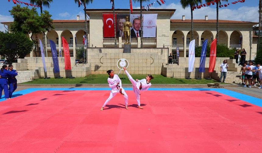 Mersin'de Gençlik Haftası kapsamında etkinlik düzenlendi