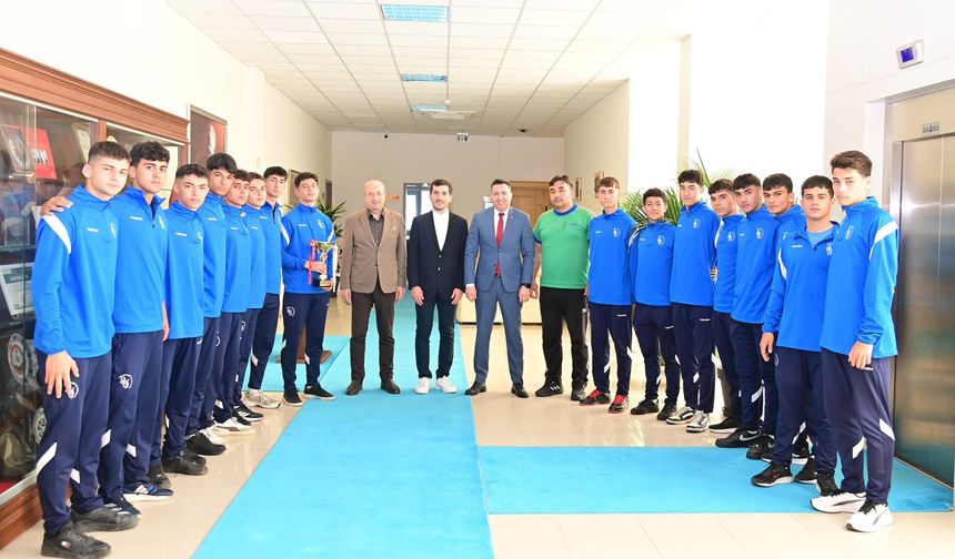 Şampiyon OKÜ Takımı Rektör Uzun’u Ziyaret Etti