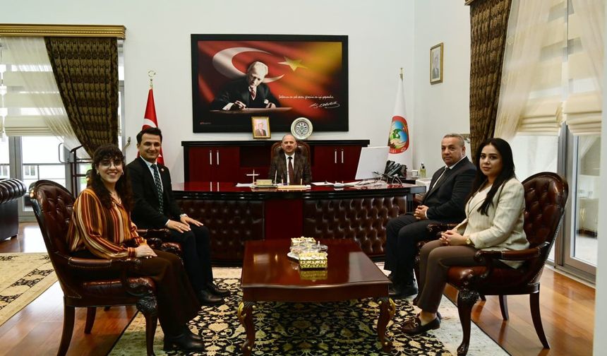 Vali Serdengeçti, Vakıflar Bölge Müdürlüğü Personelini Ağırladı