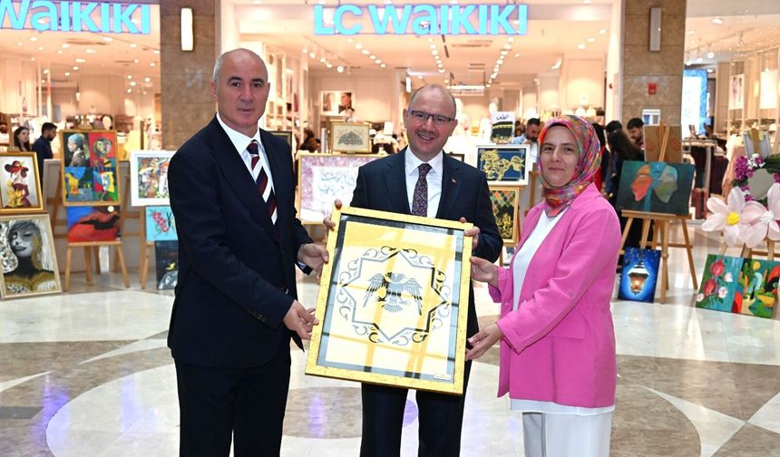 Osmaniye’de Öğrencilerden Sanat Sergisi