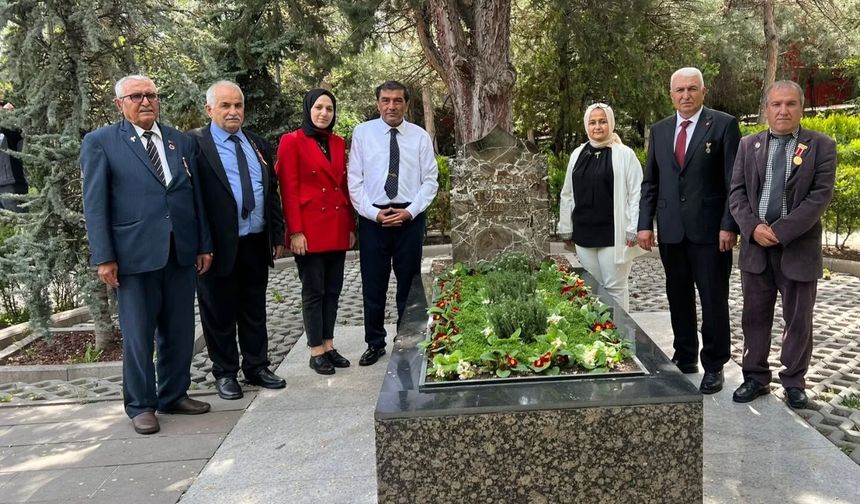 Osmaniye Şehit Aileleri Ve Gaziler Derneği’nden Başbuğ Türkeş’in Kabrine Ziyaret