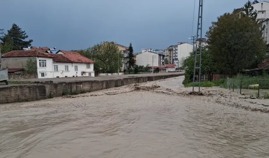 Samsun’da Sel Alarmı Ev ve İş Yerleri Sular Altında