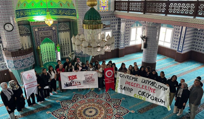 Toprakkale’de Öğrencilerden Renkli ÇEDES Şenliği