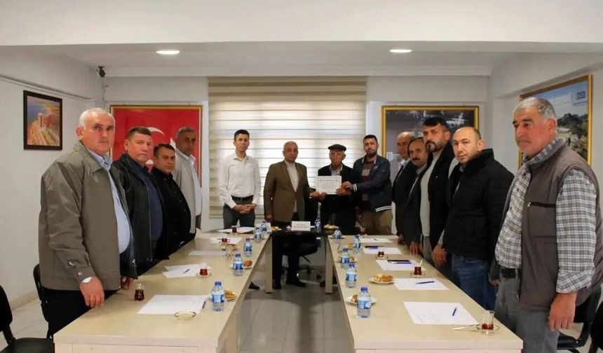 Başkan Veli Fidan’dan Arsa Bağışı Yapan Vatandaşa Teşekkür Belgesi