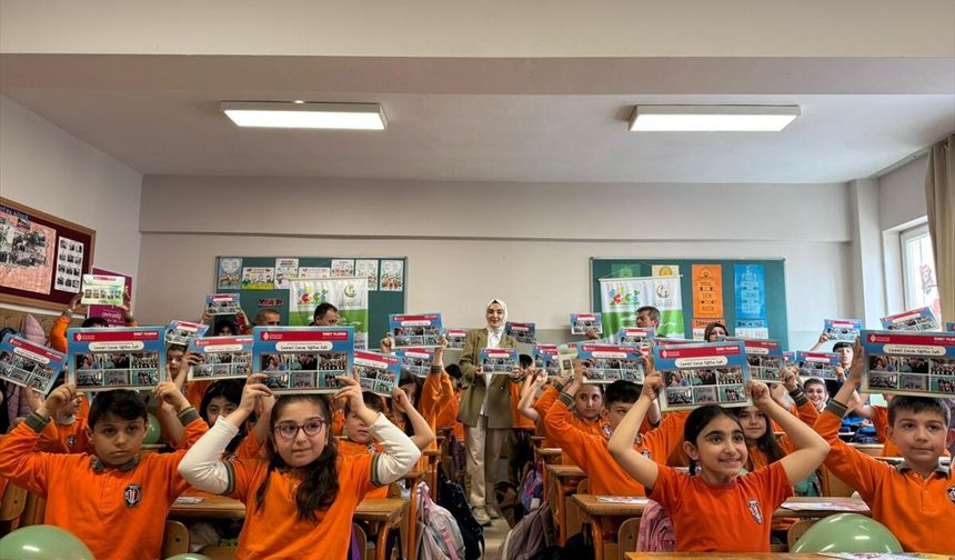 Ümraniye'de bir ilkokulda öğrencilere sıfır atık eğitim seti dağıtıldı