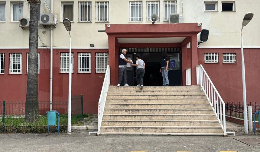 Adana, Mersin, Hatay ve Osmaniye'de LGS kapsamındaki merkezi sınav başladı