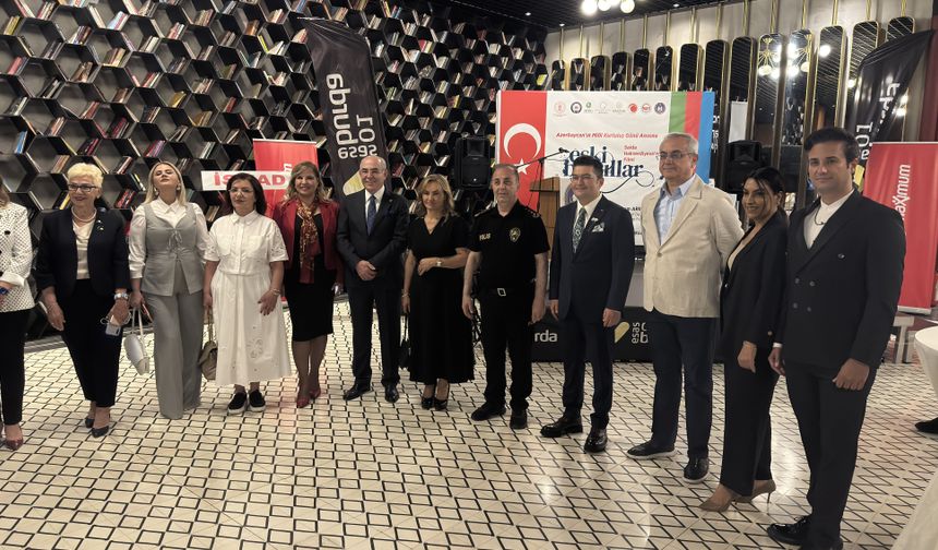 Adana'da 'Azerbaycan'ın Milli Kurtuluş Günü' dolayısıyla 'Eski Bavullar' filmi gösterildi