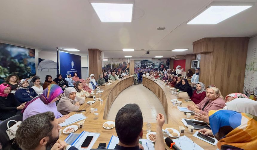 AK Parti Osmaniye'de Merkez Mahalle ve Köy Başkanları Toplantısı Yapıldı