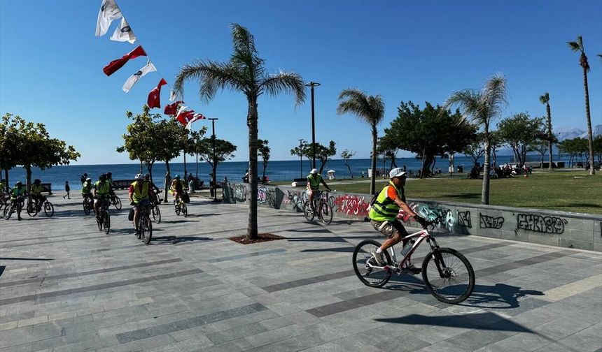 Antalya'da 13. Geleneksel Yeşilay Bisiklet Turu yapıldı
