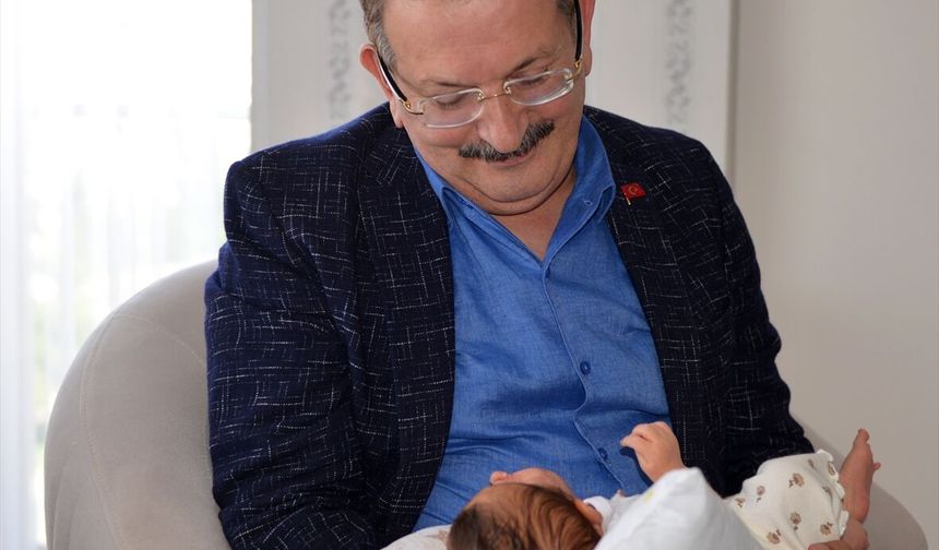 Antalya'da bebeklerinin topuk tarama testini reddeden aileyi Sağlık Müdürü ikna etti