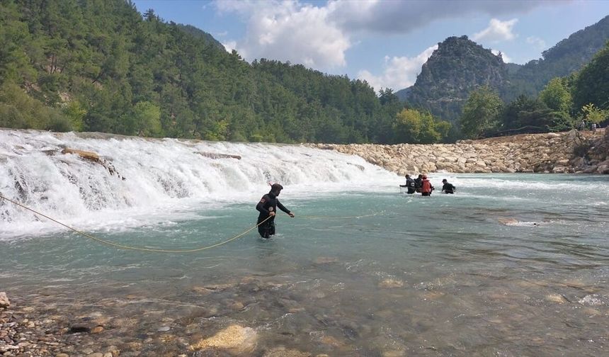 Antalya'da çayda akıntıya kapılan kişi kayboldu