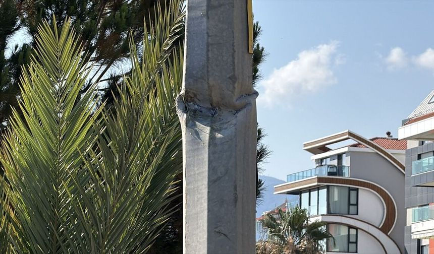 Antalya'da kaza yapan alkollü sürücünün ehliyetine 6 ay süreyle el konuldu