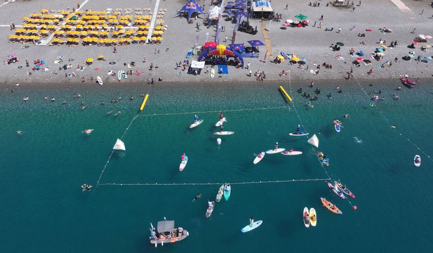 Antalya'da Red Bull tarafından 'Tahtada Kal' yarışı düzenlendi