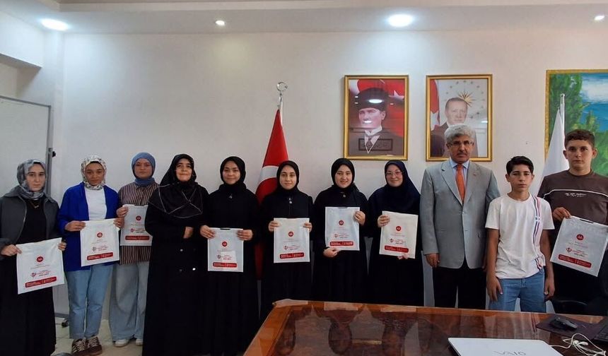 Bahçe Müftülüğü’nden Öğrencilere Umre Ödüllü Yarışma Ödülü