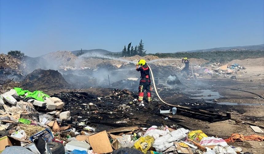 Balıkesir'de çöplük yangını söndürüldü