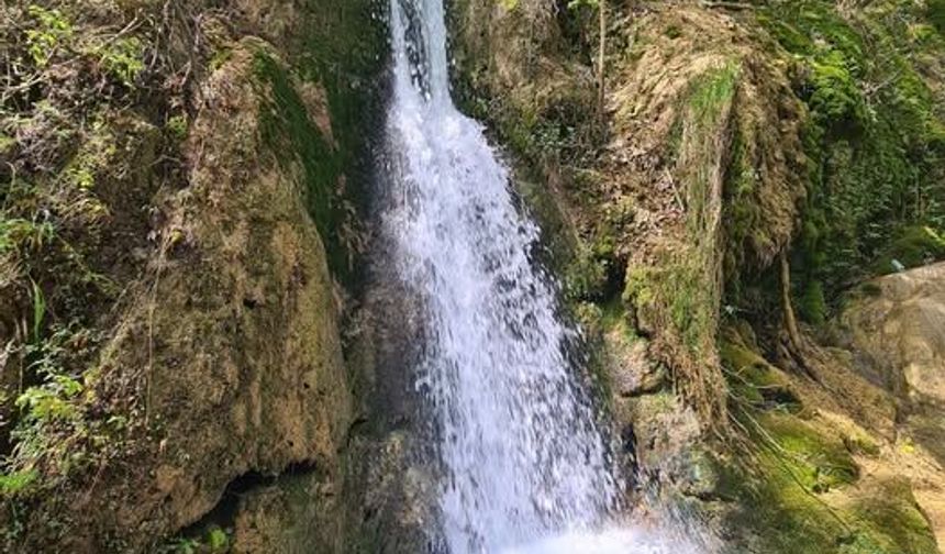 Düziçi’nde Saklı Kalmış Küçük Şelale Güzelliği
