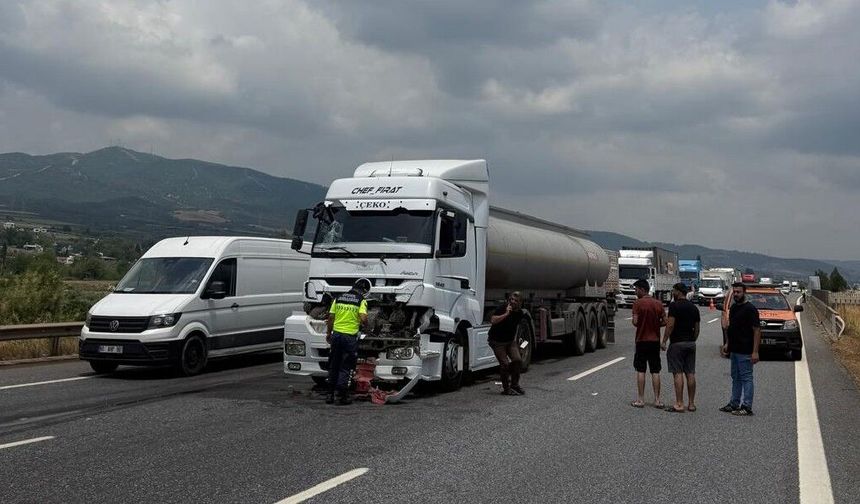 Düziçi Otoyol Çevirme Mevkiinde Maddi Hasarlı Kaza