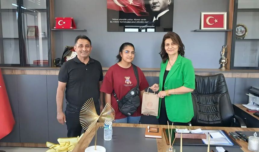 Düziçi'nin Gururu Tülin'e Müdür Aksoy'dan Tebrik