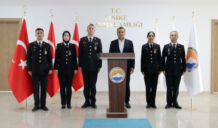 Finike İlçe Jandarma Komutanı Karakaya, Finike Kaymakamı Çelik'i ziyaret etti