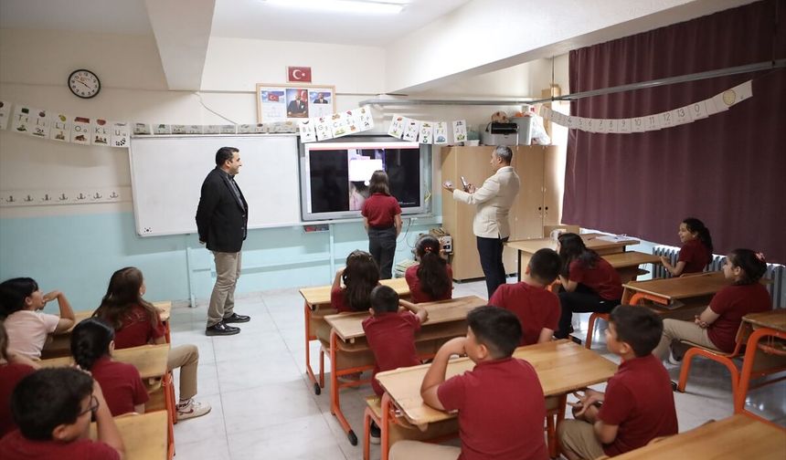 Hatay'da ilkokul öğrencileri 'Tekno-Organik Okul' modelini deneyimledi