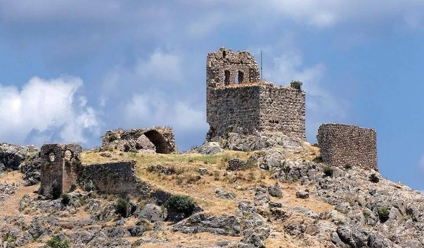 Osmaniye’nin Tarihi Hazinesi: Hemite Kalesi Ziyaretçilerini Bekliyor