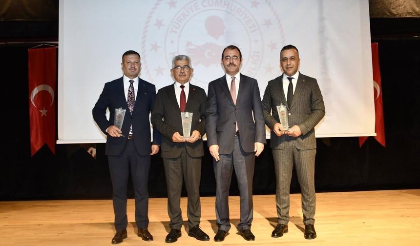 Kadirli’de “İz Bırakan Projeler” Buluşması: Ödüller Sahiplerini Buldu