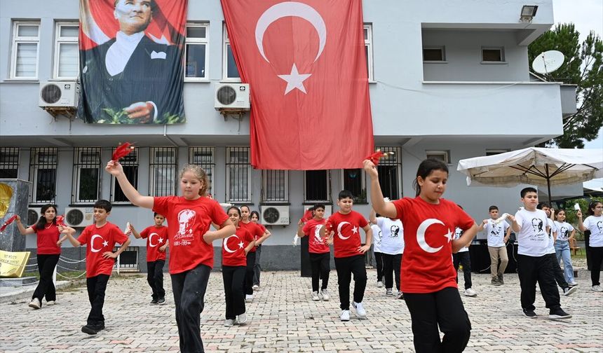 Kadirli'de 'Hayat Boyu Öğrenme Haftası' kapsamında sergi açıldı