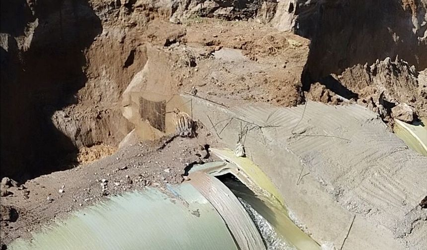 Kahramanmaraş'ta kırılan sulama borusu nedeniyle tarım arazileri zarar gördü