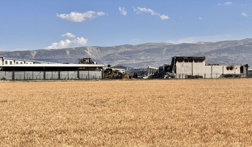 Kahramanmaraş'ta tekstil fabrikasındaki yangının hasarı gün ağarınca ortaya çıktı