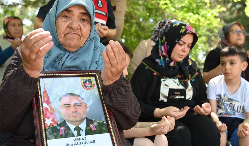 Kanser nedeniyle yaşamını yitiren yüzbaşının cenazesi Osmaniye'de defnedildi