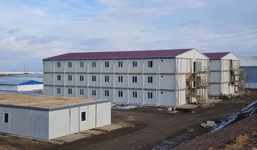 Karmod Kars-Iğdır-Aralık-Dilucu Yüksek Standartlı Demir Yolu Projesi'ne konteyner mobilizasyon kurdu