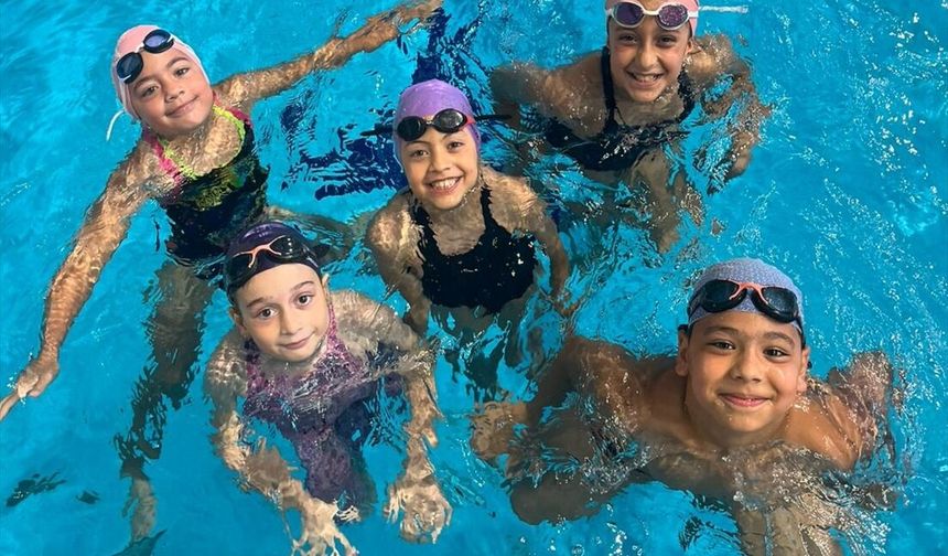 Kumlucalı yüzücüler Antalya'daki yarışlardan derecelerle döndü